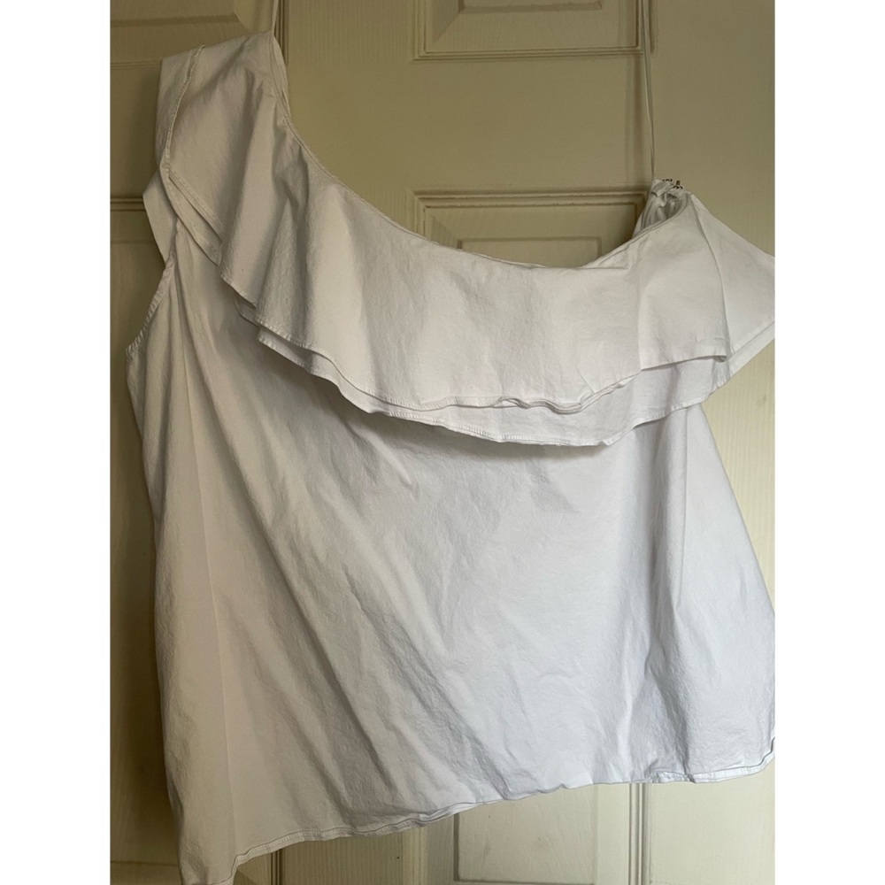 White ruffle side cold shoulder top